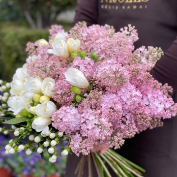 VIP gėlių puokštė,, Alyvos ir frezijos” motetriai