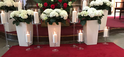 Bažnyčios dekoravimas Hortenzijos, stiklo žvakidės, žvakės